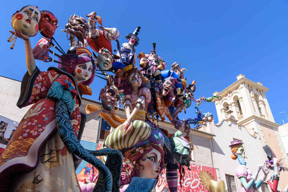 Valencia - fallas 2023 - 2 premio - falla plaza del Pilar - We will survive 10.jpg